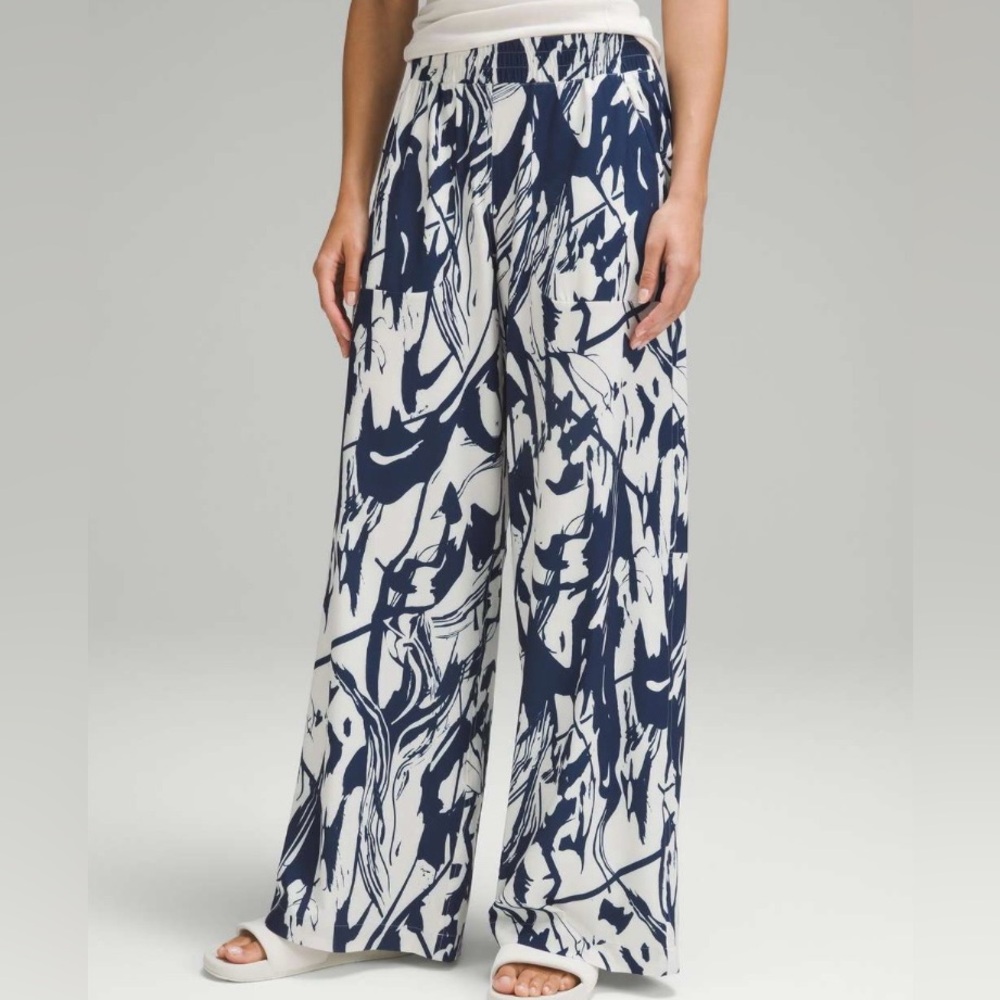 Lululemon Swift Mid Rise Wide Leg pant